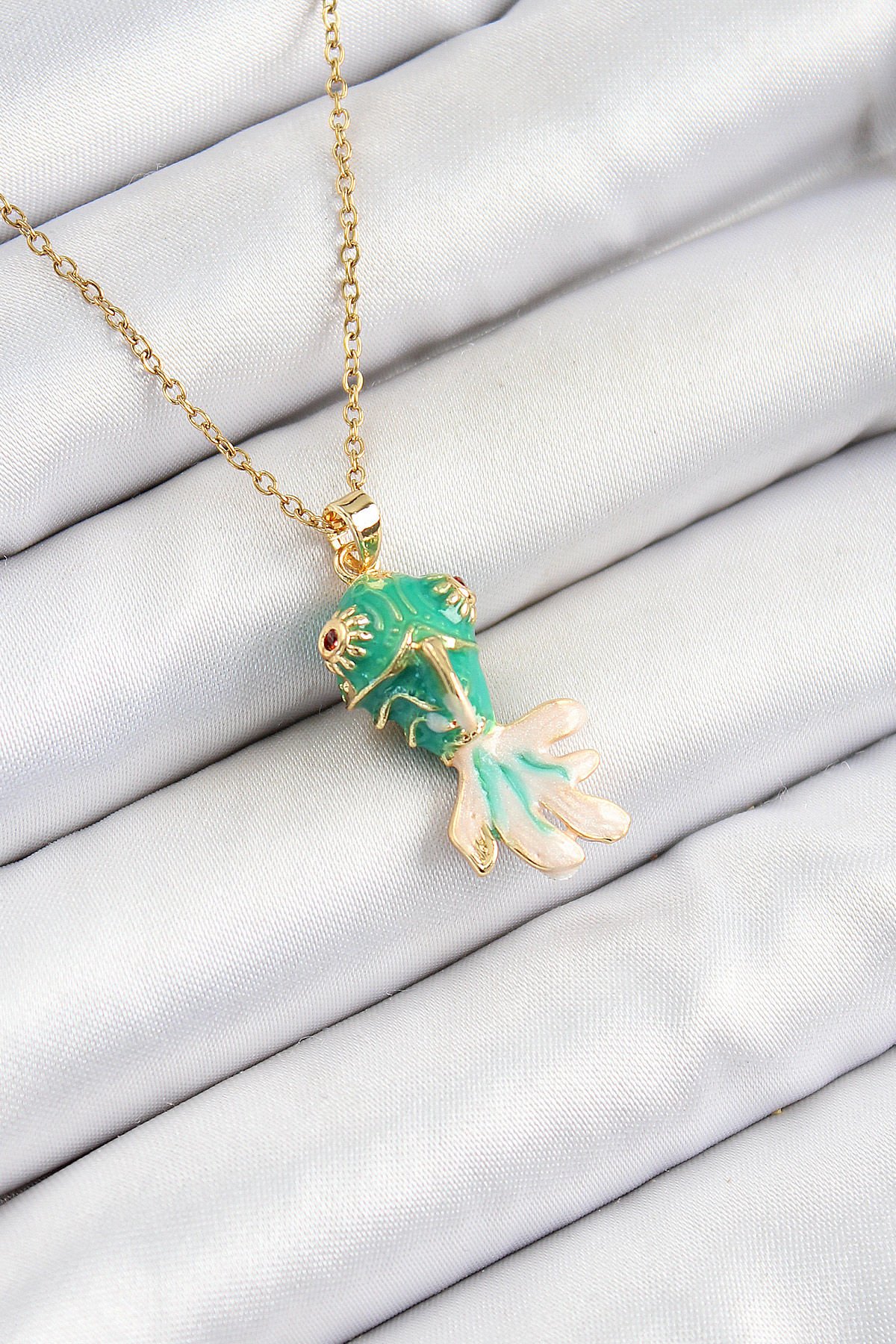 316L Çelik Zincir Yeşil Balık Model Gold Renk Kadın Kolye