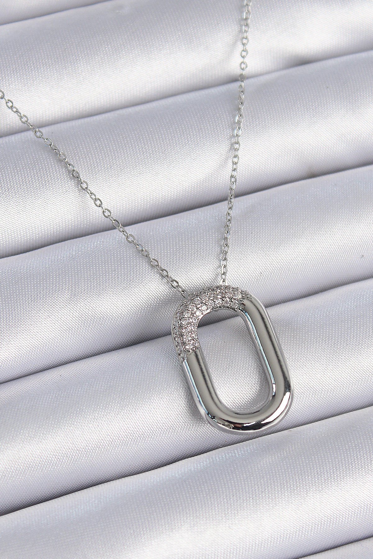 Kadın Gümüş Oval Halka Kolye – Zirkon Taşlı 316L Çelik Zincir