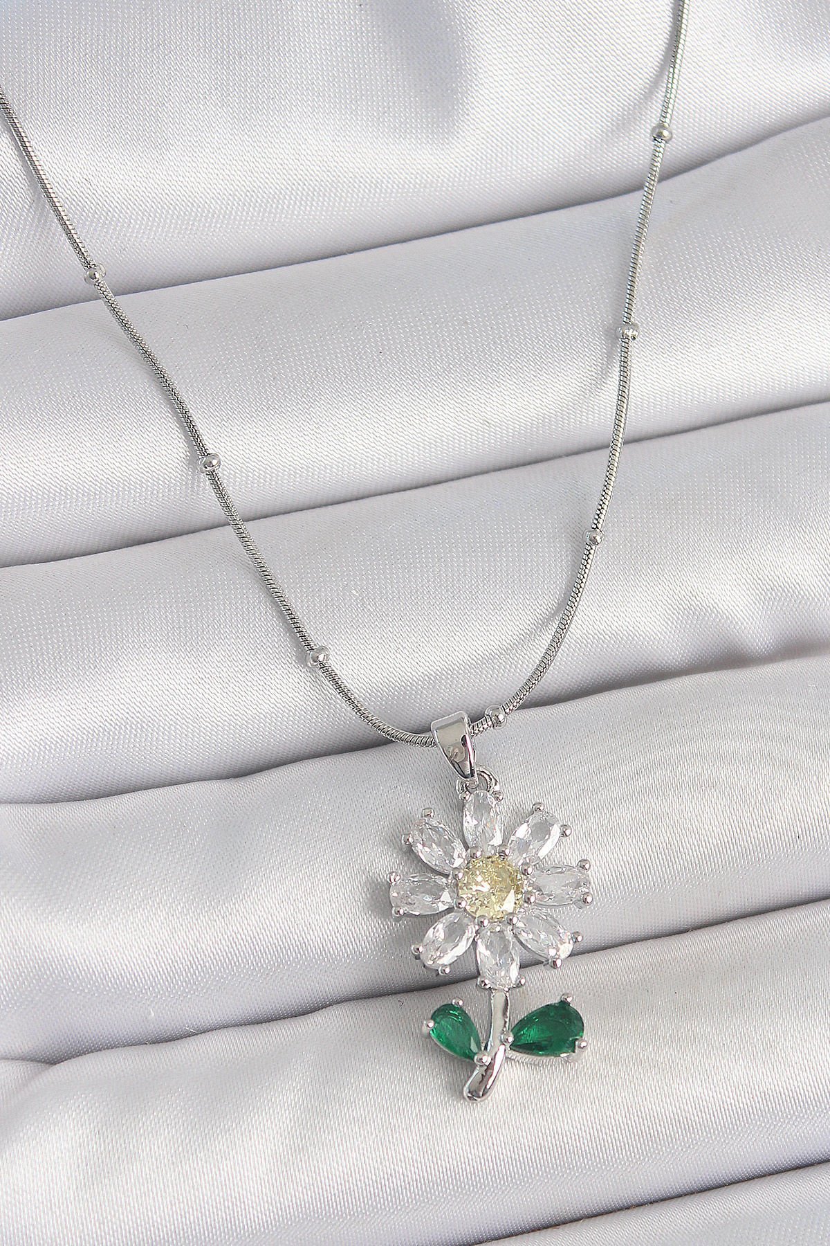 316L Çelik Gümüş Renk Minimal Topçuk Zincir Zirkon Taşlı Papatya Model Kadın Kolye
