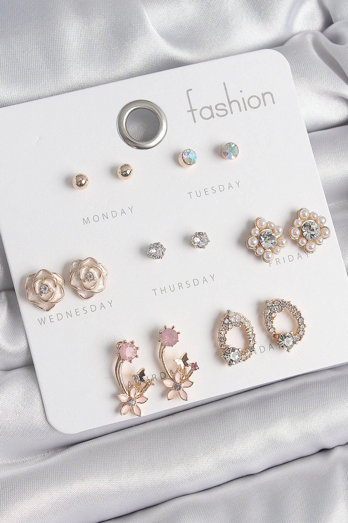 Pirinç Gold Renk Zirkon Taşlı Çiçek Figür 7 Çift Kadın Küpe Seti