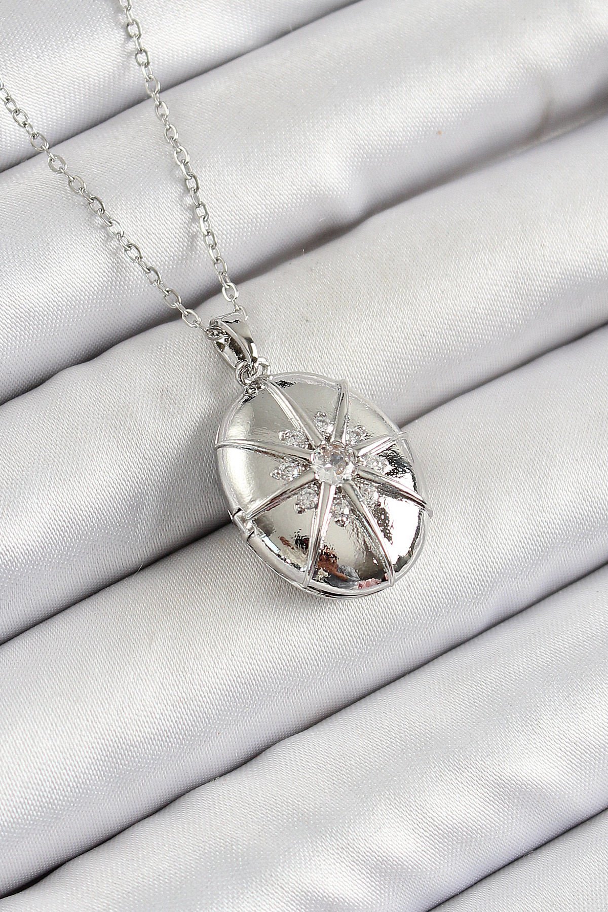 316L Çelik Zincir Açılabilir Madalyon Model Zirkon Taşlı Gümüş Renk Kadın Kolye