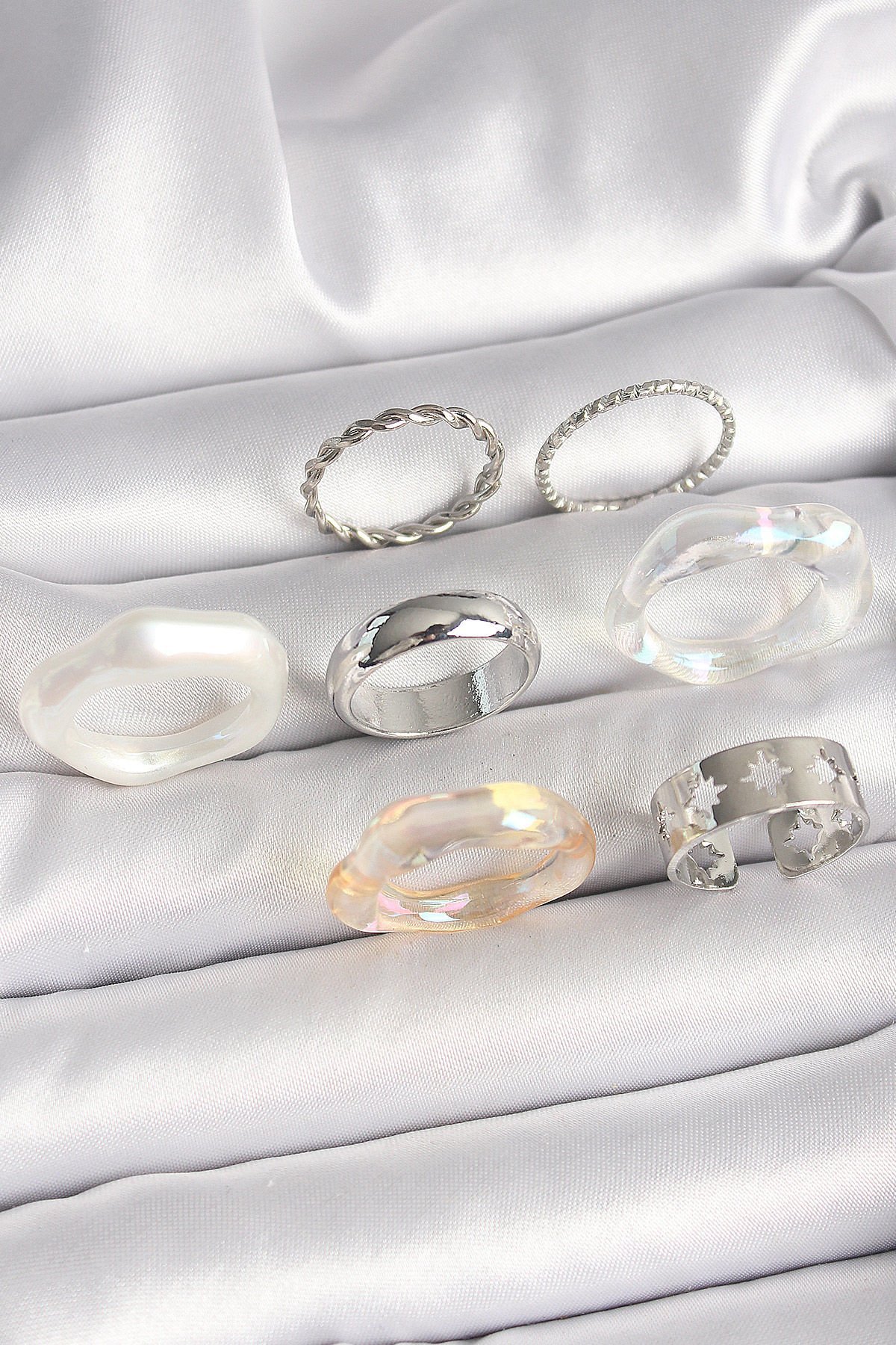 Pirinç Gümüş Renk Beyaz Akrilik Plastik Model Kutup Yıldız İşleme Detaylı Kadın Yüzük Kombini