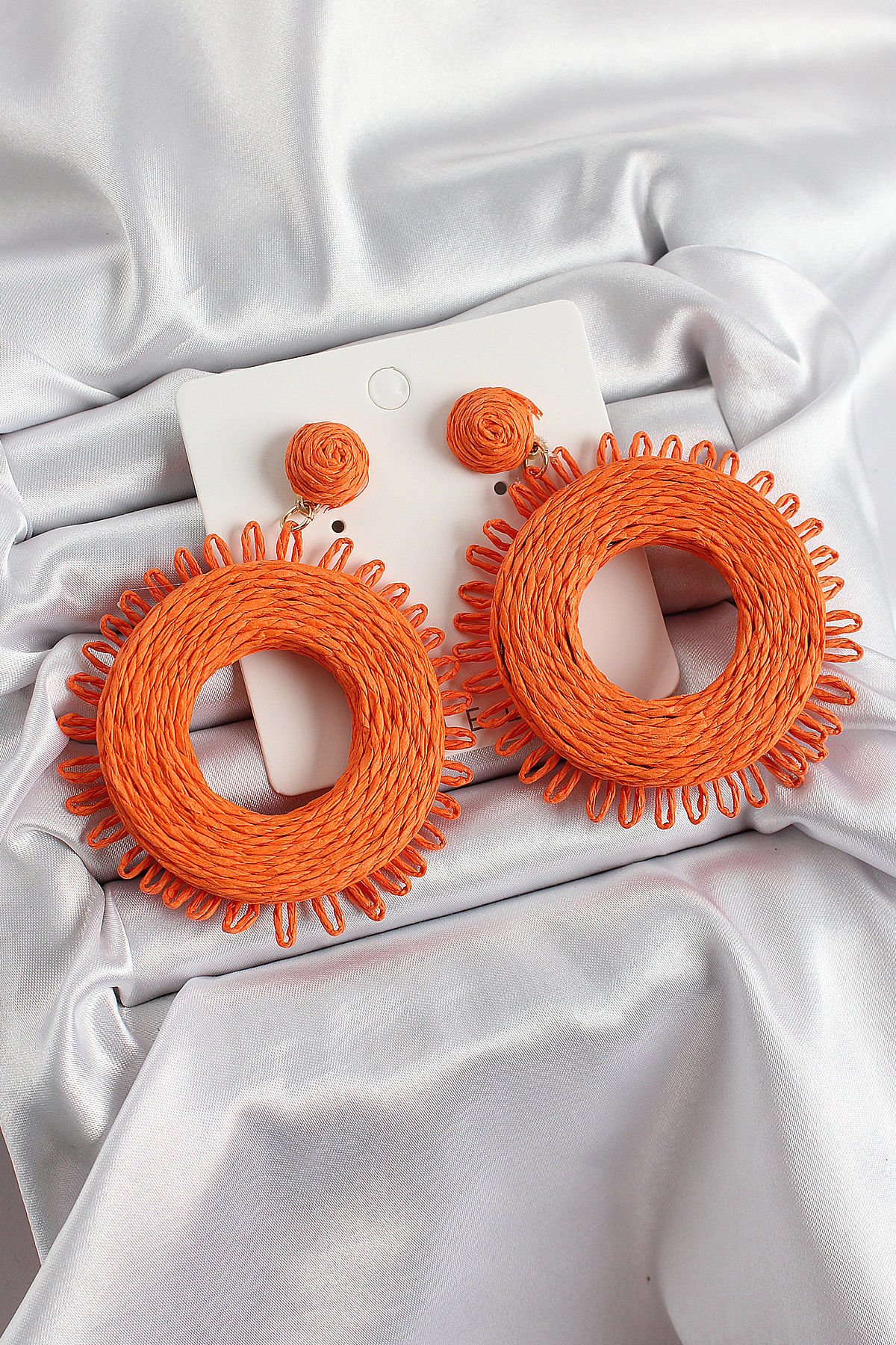 Turuncu Püsküllü Halka Figürlü Hasır Örgü Model Gold Renk Kadın Küpe