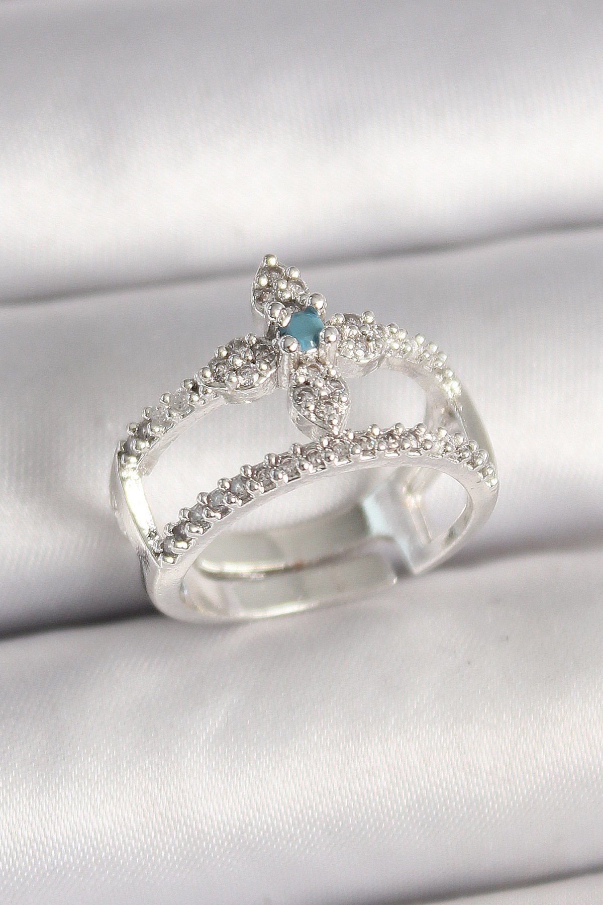 Pirinç Gümüş Renk Zirkon Taşlı Ayarlanabilir Model Kadın Yüzük