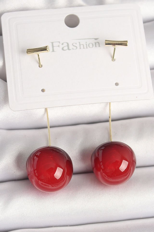 Pirinç Gold Renk Çivi Kiraz Model Kadın Küpe