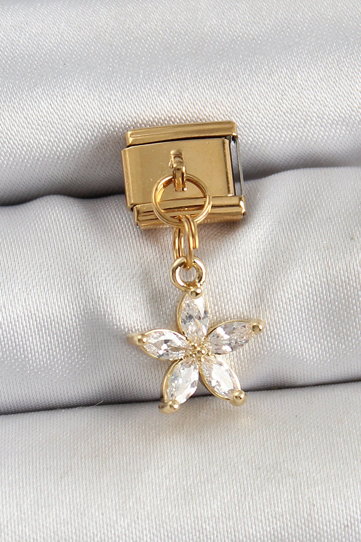 316L Çelik Sallantılı Zirkon Taşlı Çiçek Model Gold Renk Nomination Charm