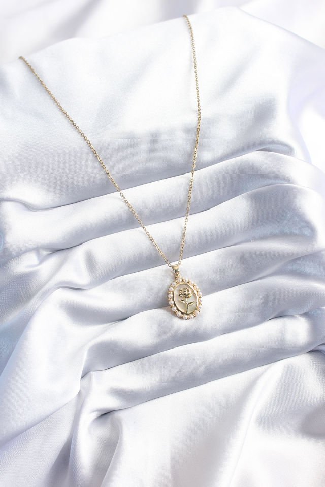 Kadın Gold Gül Kolye – İnci Detaylı 316L Çelik Tasarım