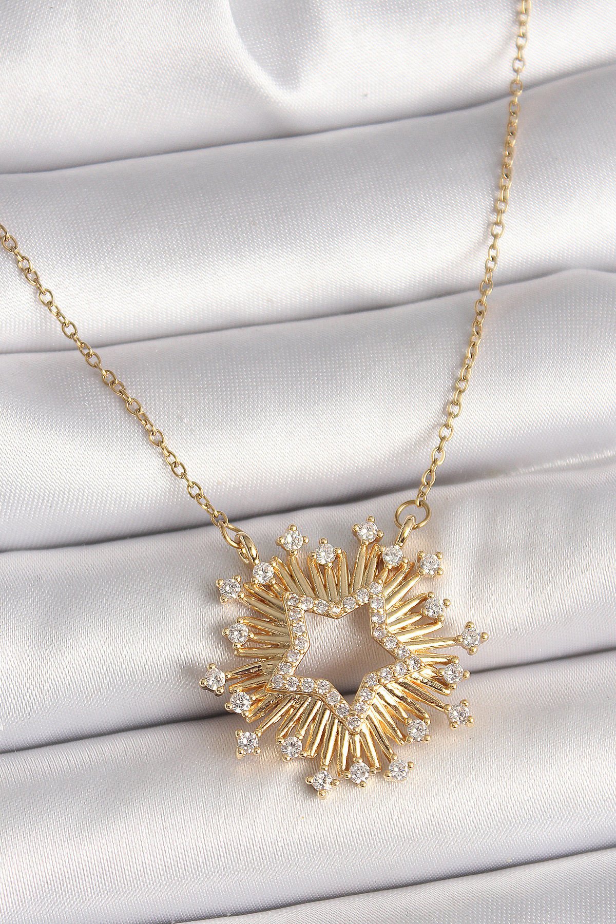 316L Çelik Gold Renk Zirkon Taşlı Yıldız Model Kadın Kolye