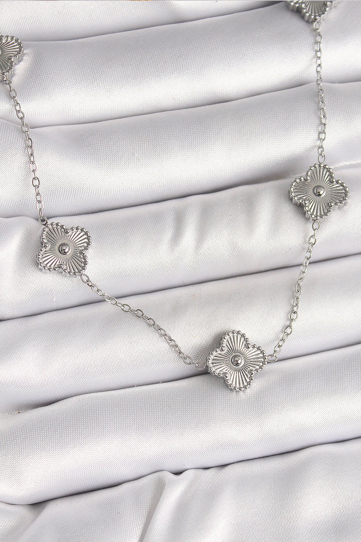 316L Çelik Gümüş Renk Zincir İşlemeli Yonca Model Kadın Kolye