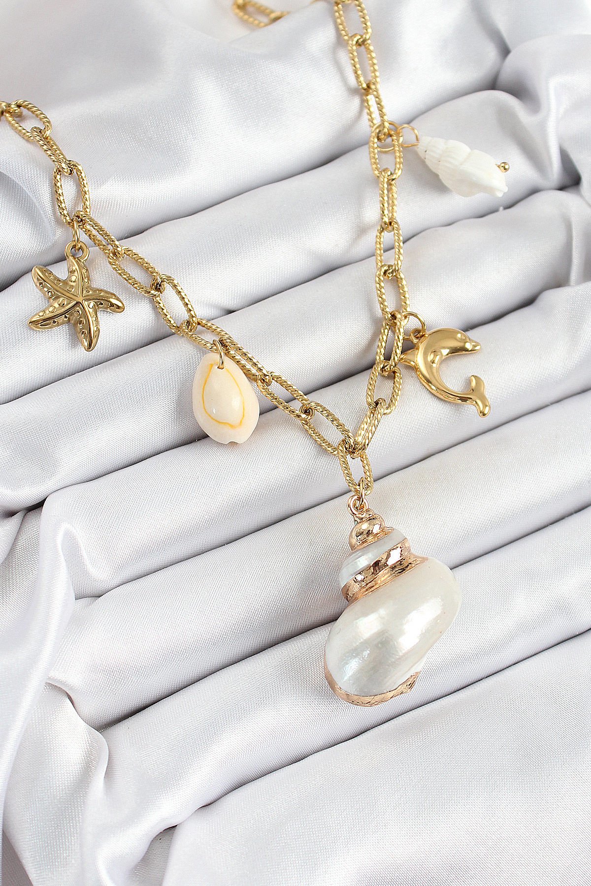 316L Çelik Gold Renk Deniz Kabuğu ve Yıldızı Konseptli Kadın Kolye