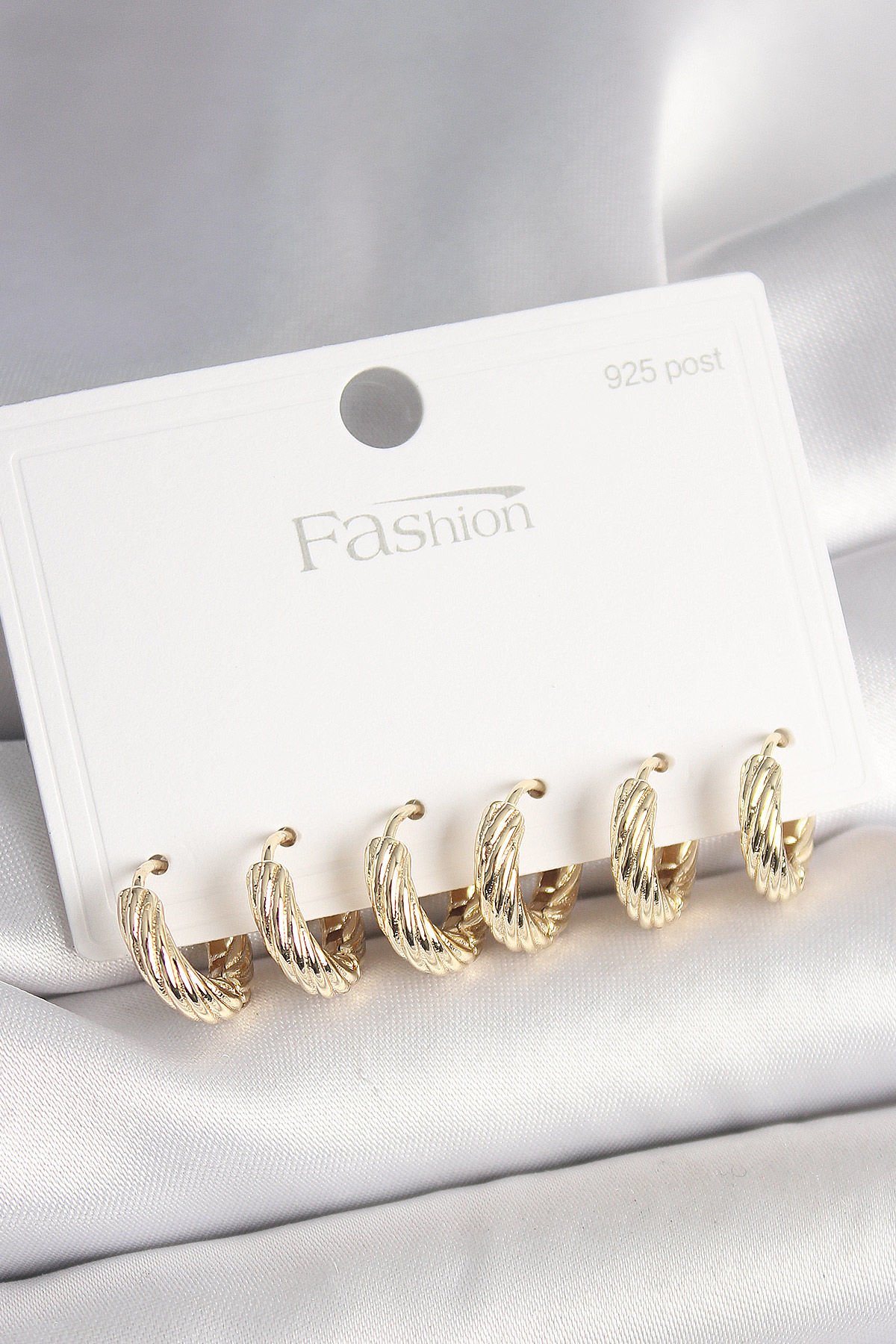 925 Ayar Gümüş Çivi Pirinç Gold Renk İşlemeli Halka Model Kadın Küpe Seti