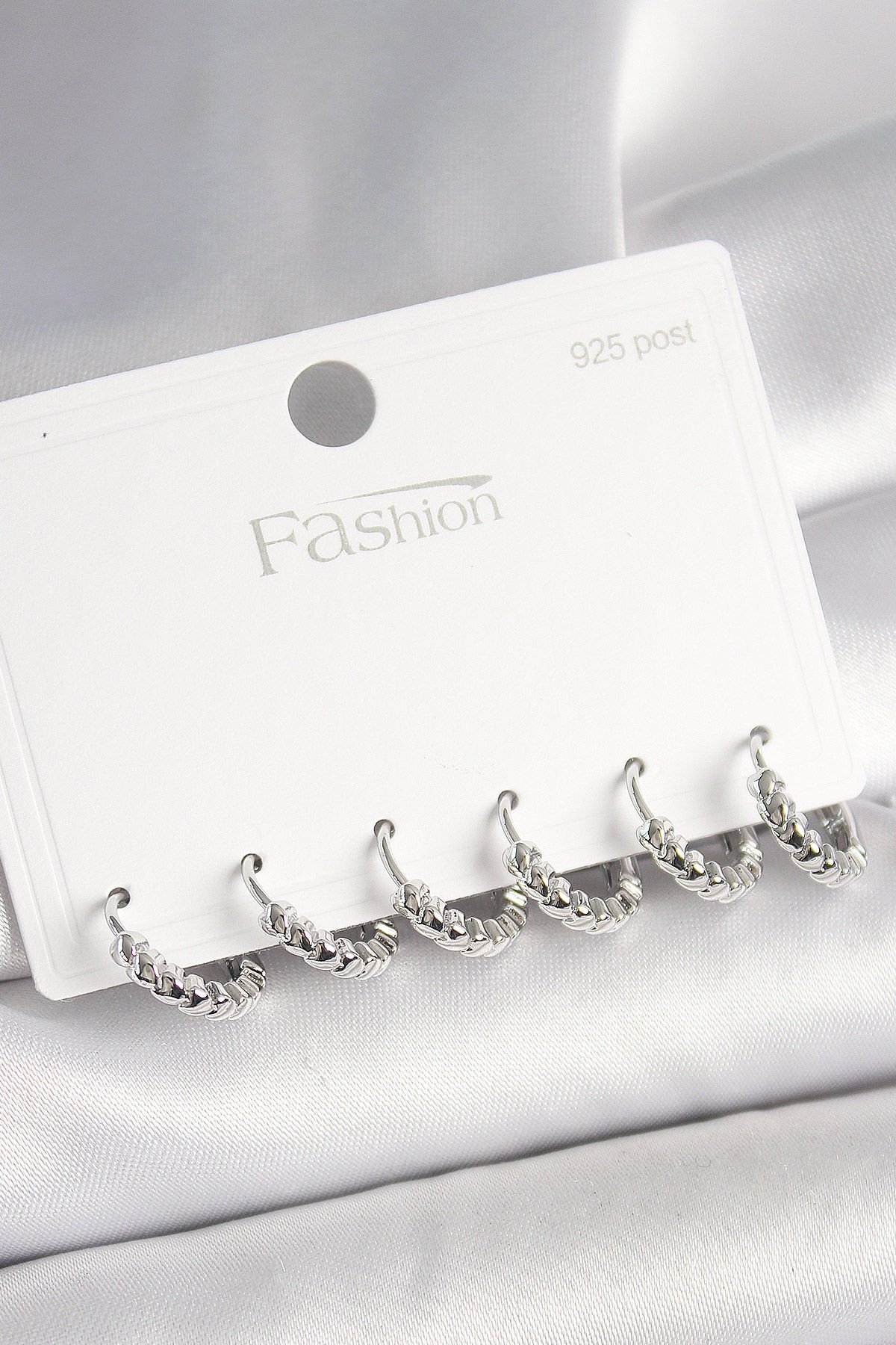 925 Ayar Gümüş Çivi Pirinç Gümüş Renk Kalp İşlemeli Halka Model Kadın Küpe Seti