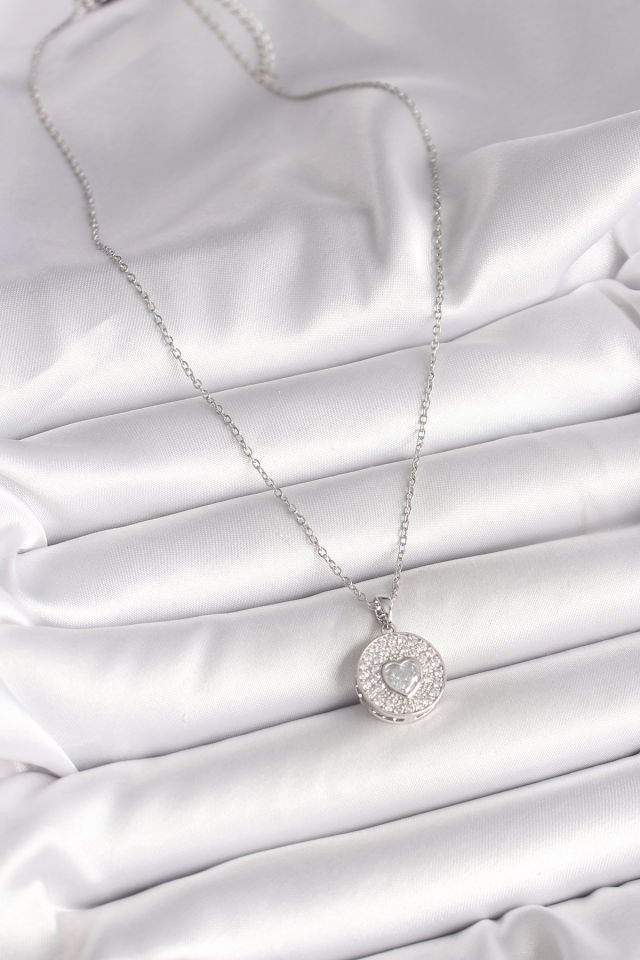 316L Çelik Gümüş Renk Zincir Zirkon Taşlı Kalp İşlemeli Madalyon Model Kadın Kolye