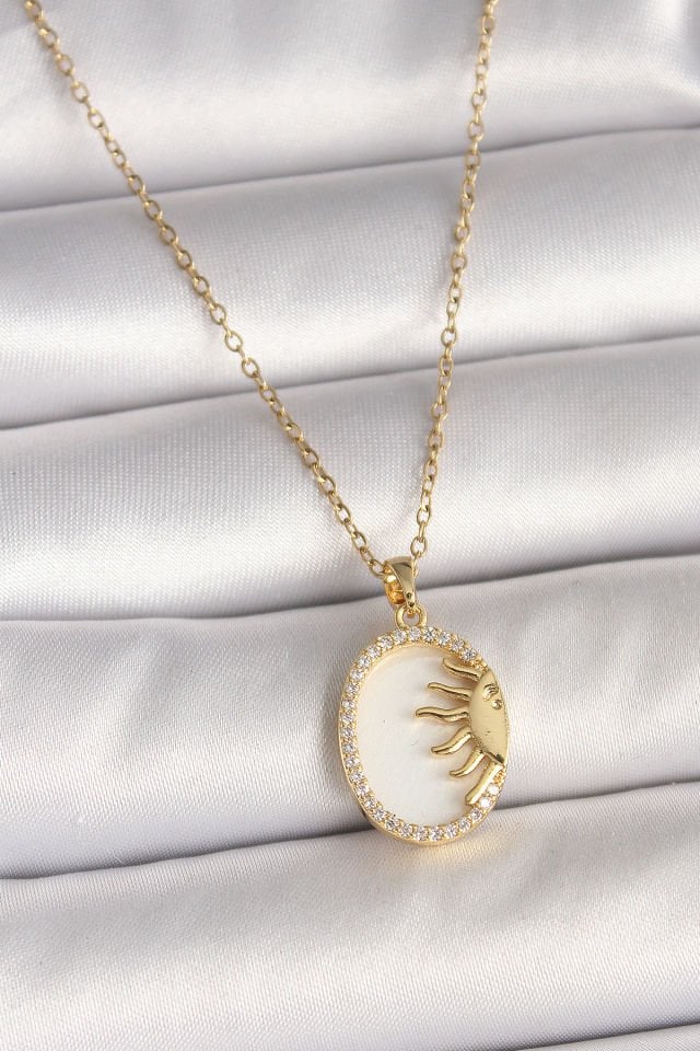 316L Çelik Gold Renk Zincir Beyaz Mineli Gün Batımı Model Zirkon Taş Detay Kadın Kolye