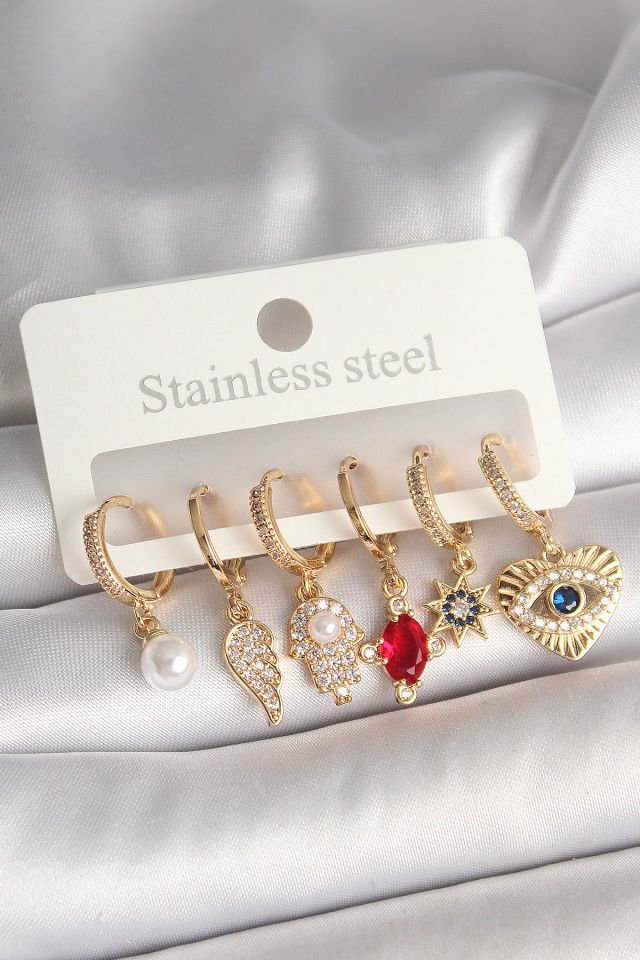 Pirinç Gold Renk Zirkon Taşlı Fatma Ana El Figür Kadın Küpe Seti