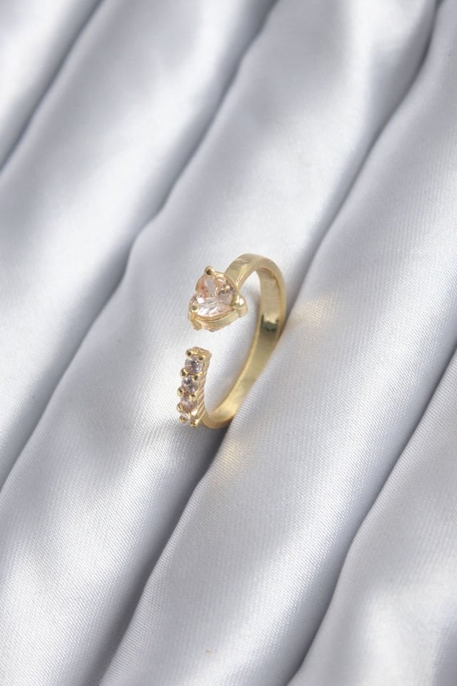 Gold Renk Zirkon Taşlı Kalp Model Kadın Yüzük