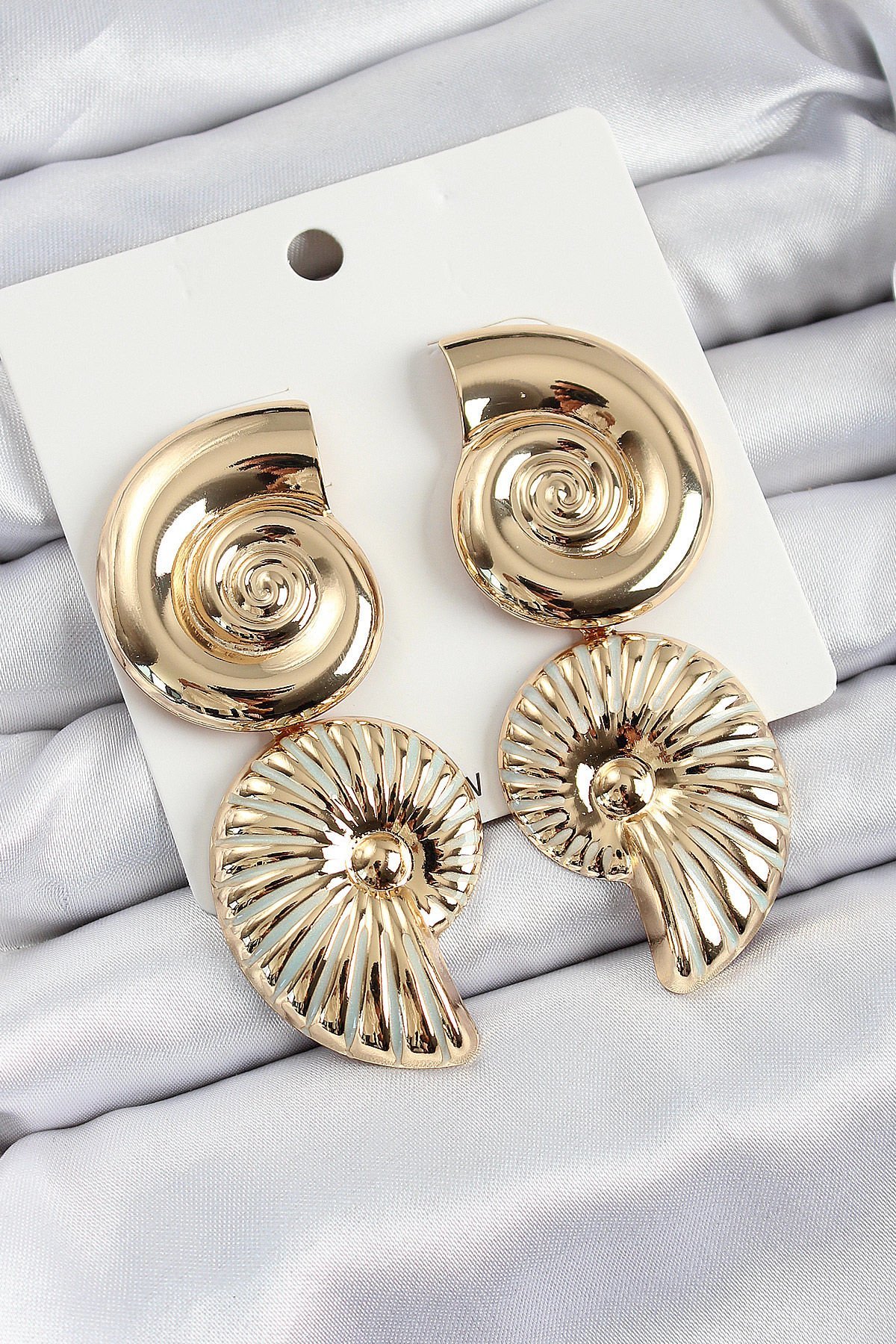 Pirinç Sarmal Sallantılı Deniz Kabuğu Vintage Model Gold Renk Küpe