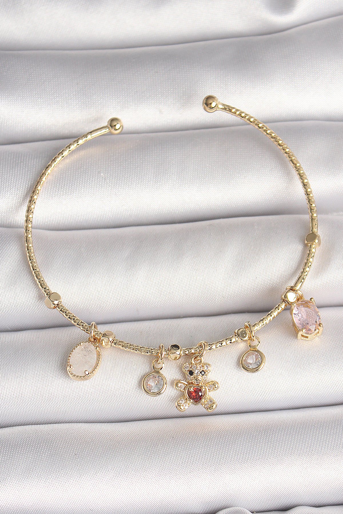 Pirinç Gold Renk Sallantı Zirkon Taşlı Ayıcık Figür Kırmızı Kalp Detay Charm Kadın Bileklik