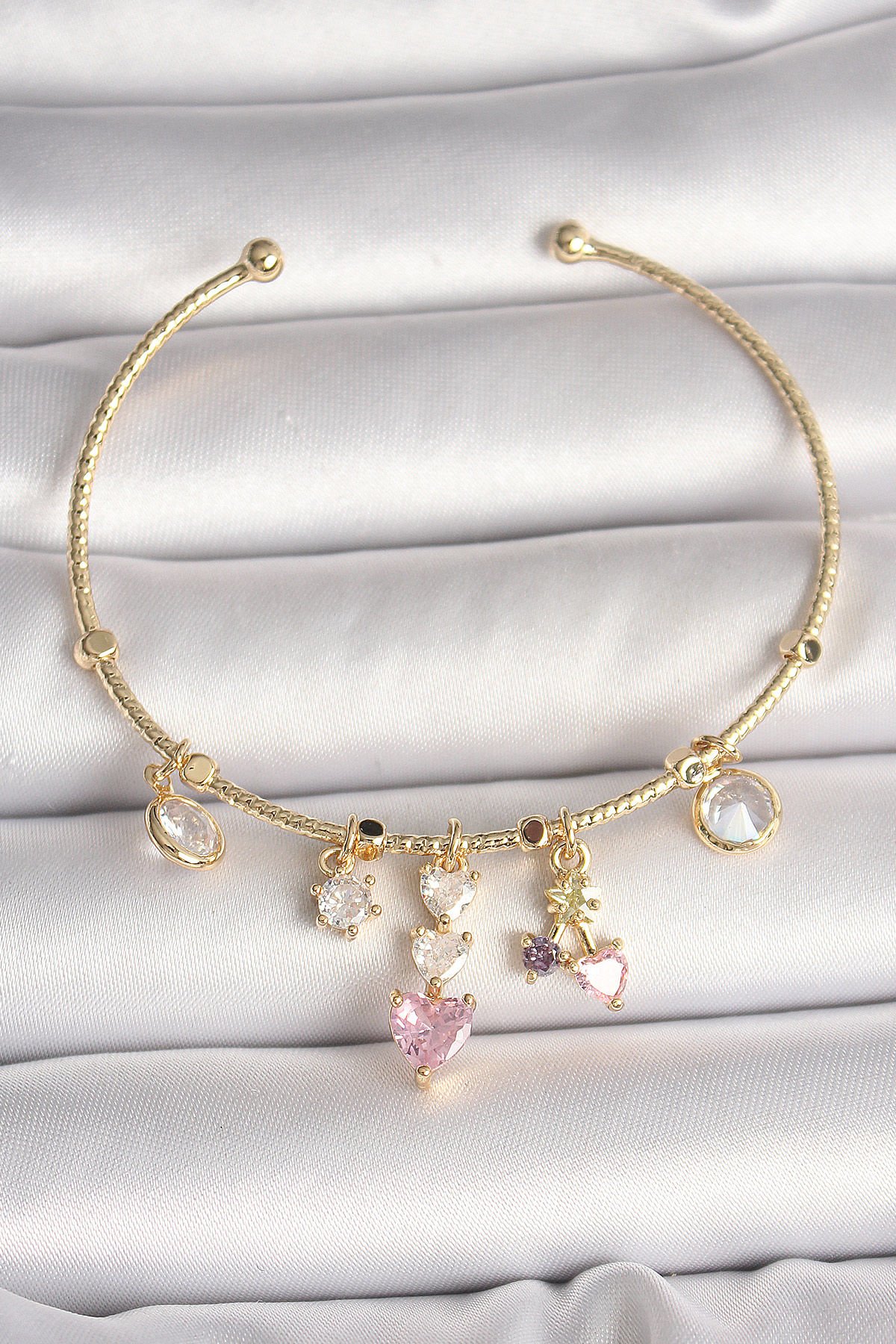 Pirinç Gold Renk Sallantı Zirkon Taşlı Kalp Figür Pembe Kalp Detay Charm Kadın Bileklik