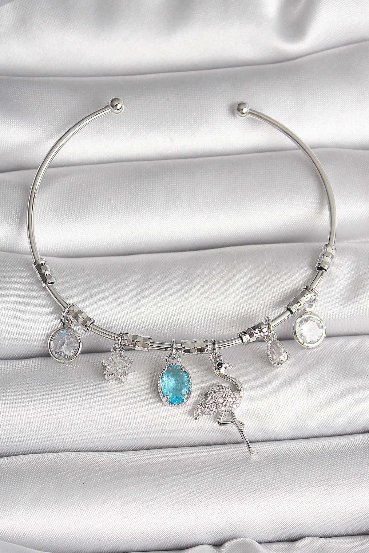 Pirinç Gümüş Renk Sallantı Zirkon Taşlı Filaminga Figür Charm Kadın Bileklik