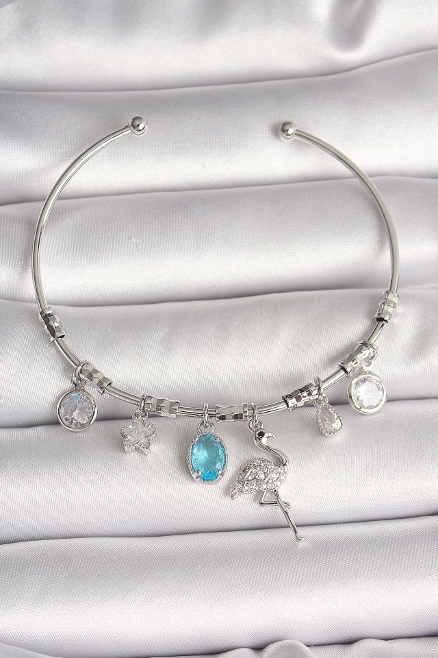 Pirinç Gümüş Renk Sallantı Zirkon Taşlı Filaminga Figür Charm Kadın Bileklik