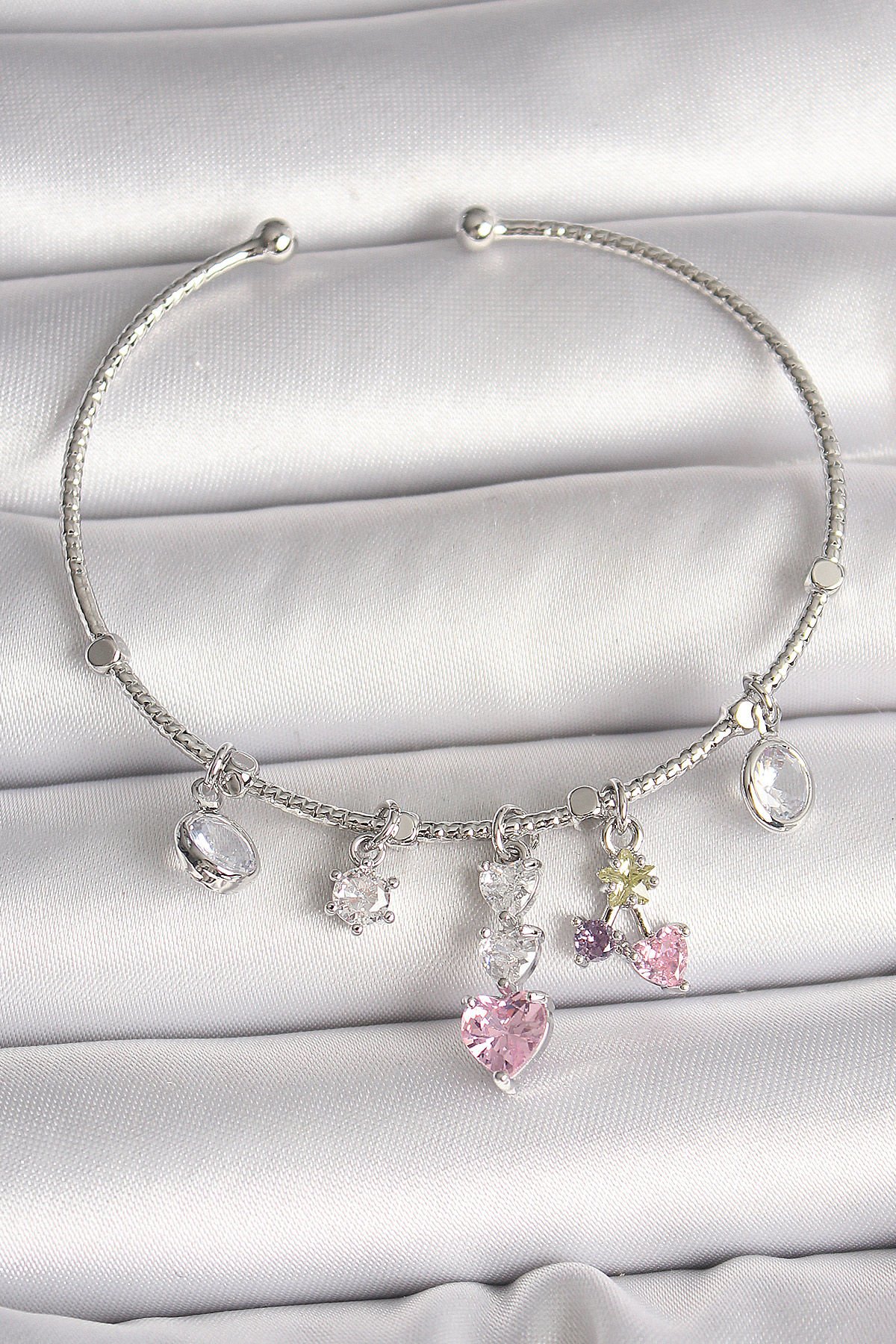 Pirinç Gümüş Renk Sallantı Zirkon Taşlı Kalp Figür Charm Kadın Bileklik