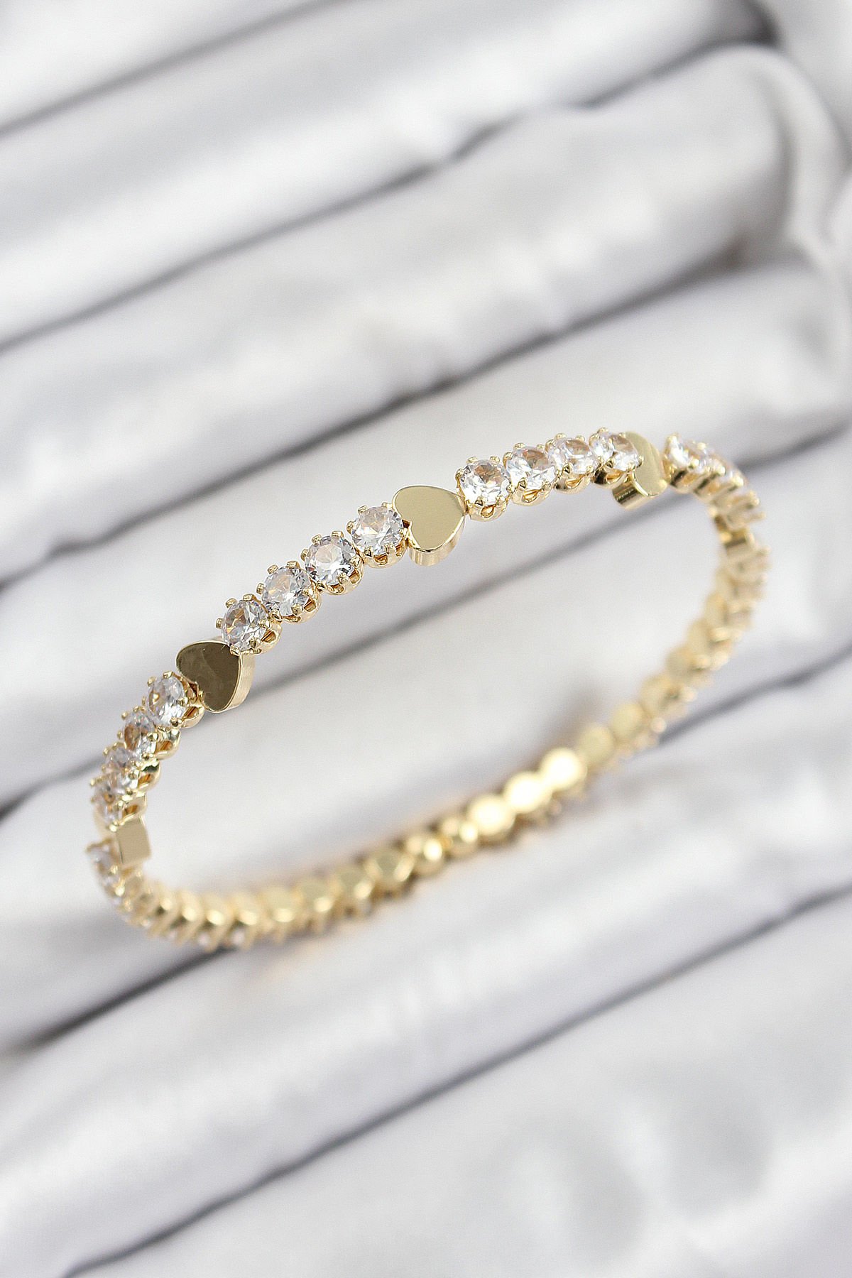 Pirinç Zirkon Taşlı Kalp Model Gold Renk Yaylı Kadın Bileklik