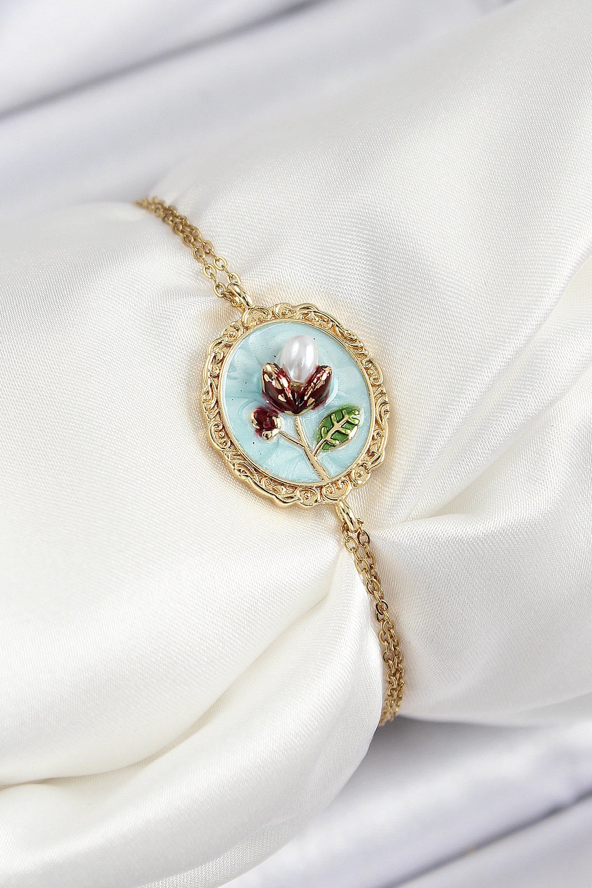 316L Çelik Zincir Turkuaz Mineli Sanatsal Portre İnci Detaylı Lale Model Gold Renk Kadın Bileklik
