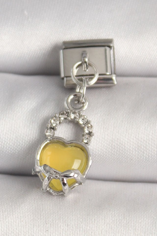 316L Çelik Gümüş Renk Zirkon Taşlı Sarı Kilit Kalp Model Nomination Charm