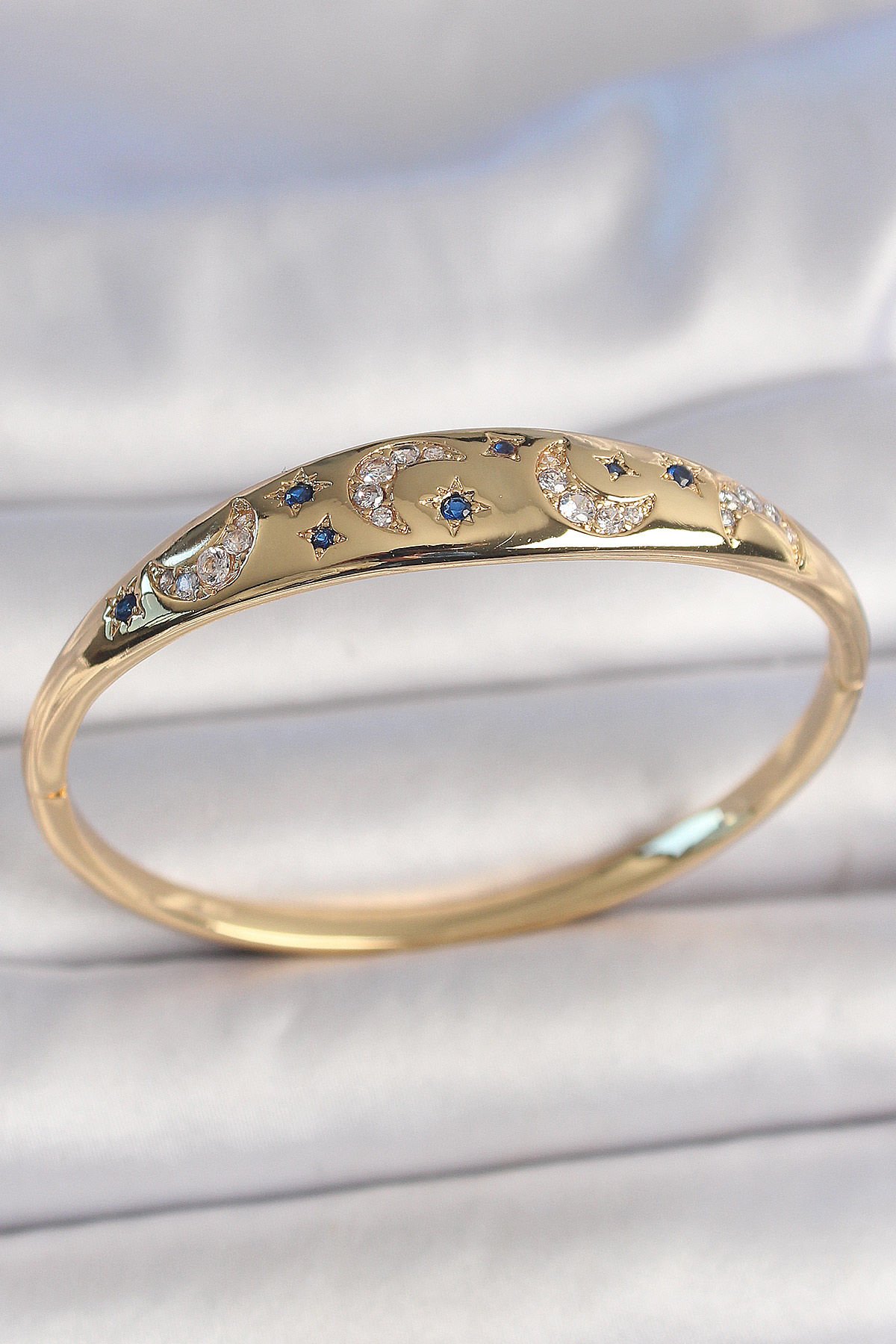 Pirinç Gold Renk Zirkon Taşlı Hilal İşleme Mavi Taşlı Yıldız Detay Kadın Kelepçe