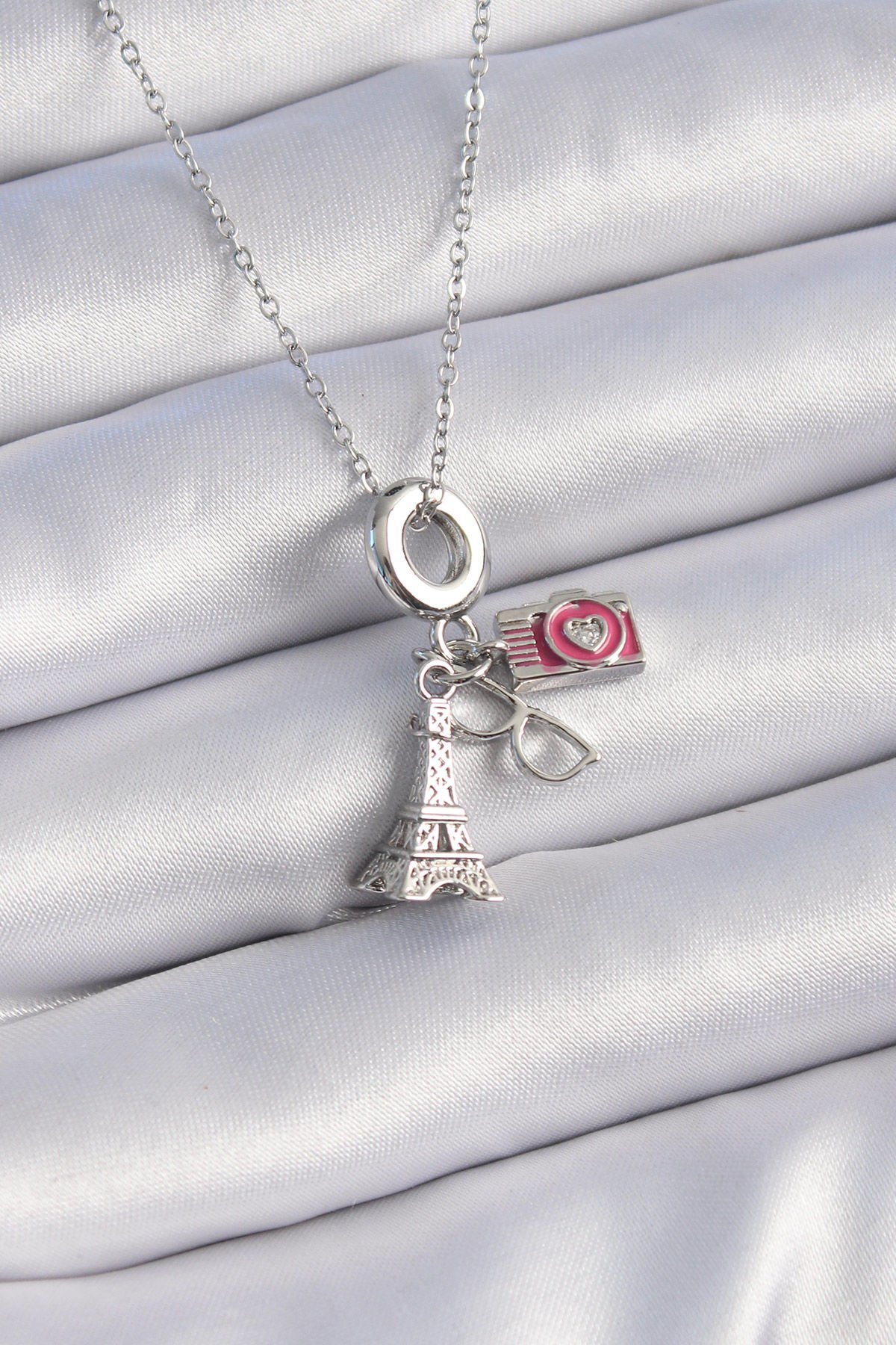 Kadın Gümüş Eyfel Kolye – Fotoğraf Makinesi Figür Charm Model 316L Çelik Tasarım