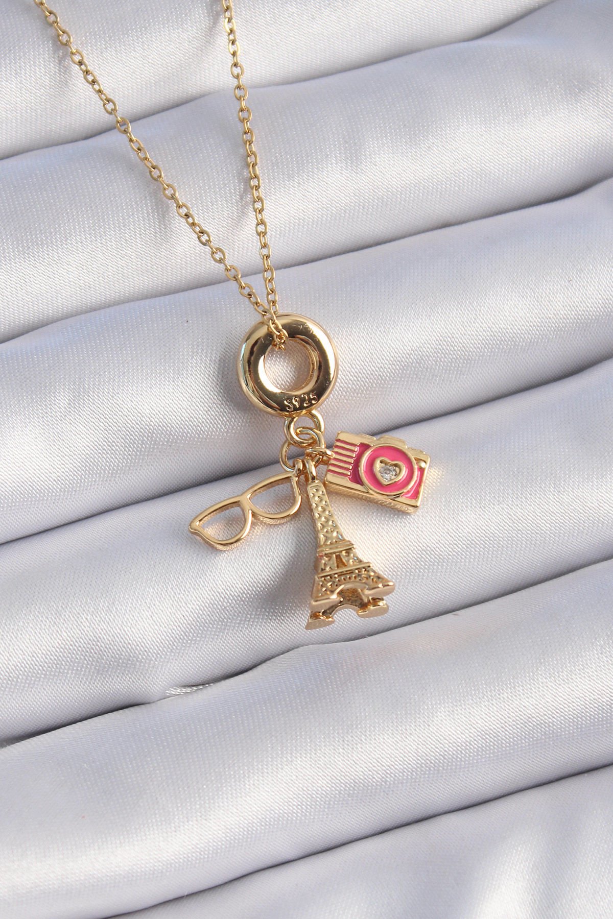 Kadın Gold Eyfel Kolye – Fotoğraf Makinesi Figür Charm Model 316L Çelik Tasarım