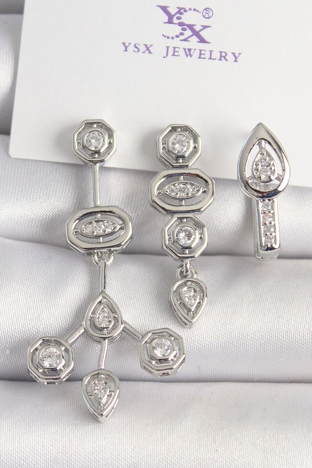 Pirinç Gümüş Renk Zirkon Taşlı Geometrik Model 3'Lü Kadın Kombin Küpe