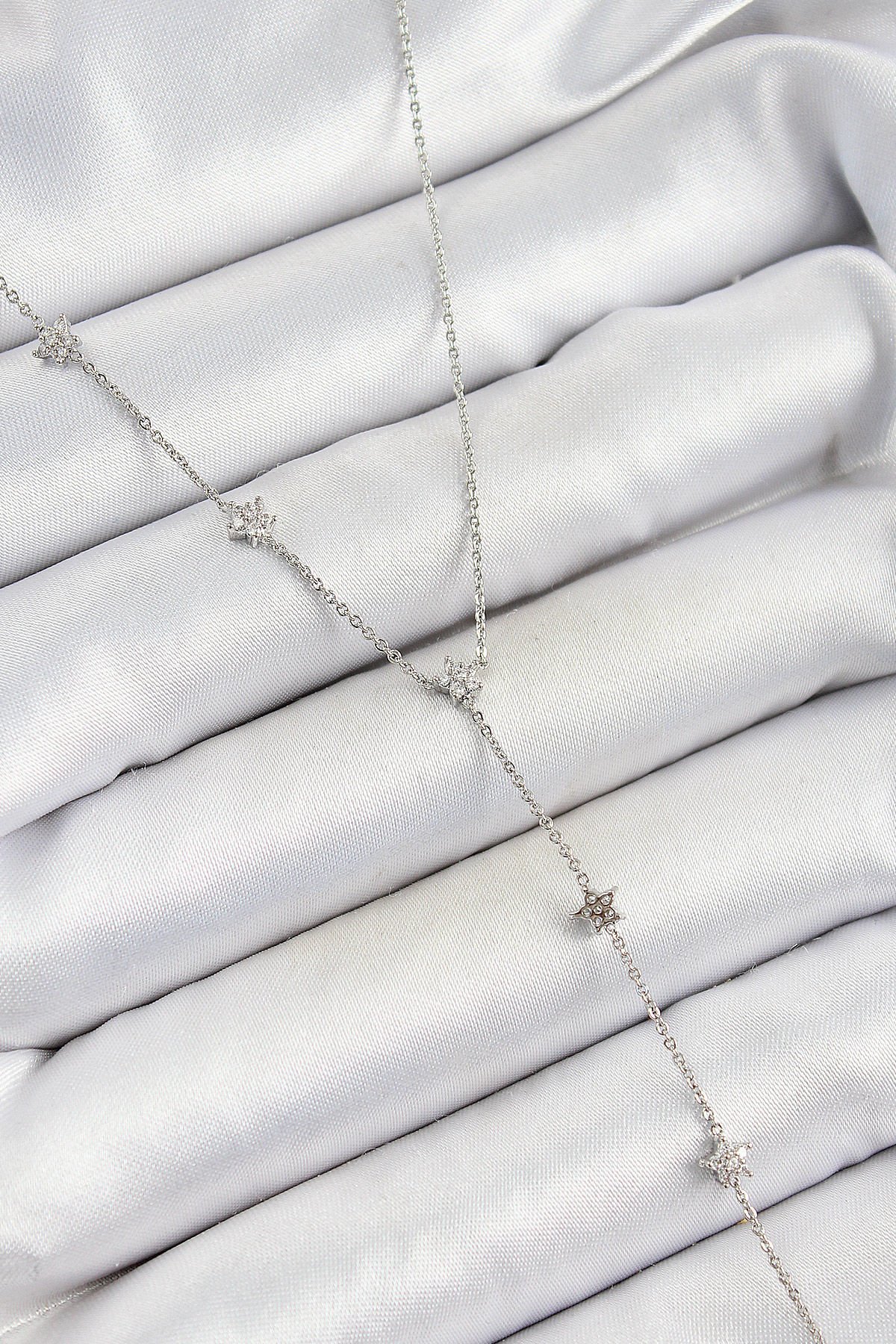 Pirinç Zirkon Taşlı Sıralı Yıldız Figürlü Y Model Gümüş Renk Kadın Kolye