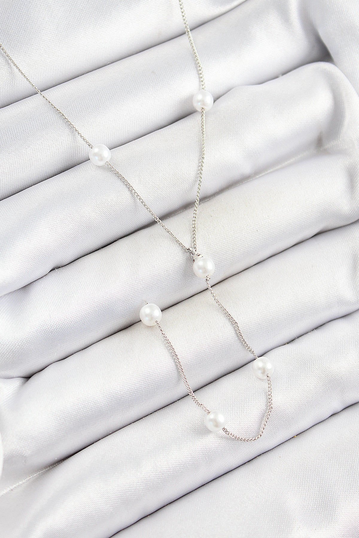 316L Çelik İnci Figürlü Y Model Gümüş Renk Kadın Kolye