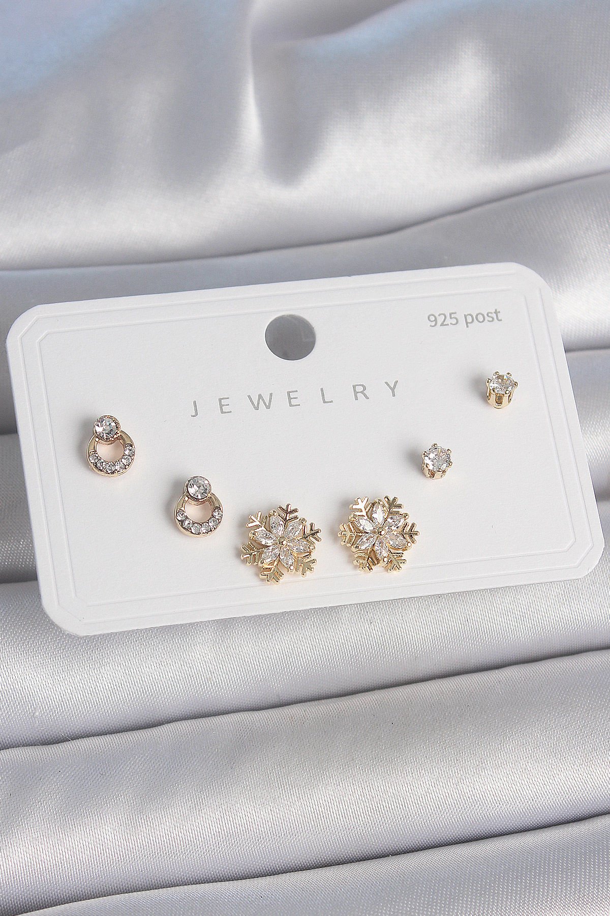 Pirinç Gold Renk Zirkon Taşlı Kar Tanesi Model 925 Ayar Gümüş Çivi Kadın Küpe Seti