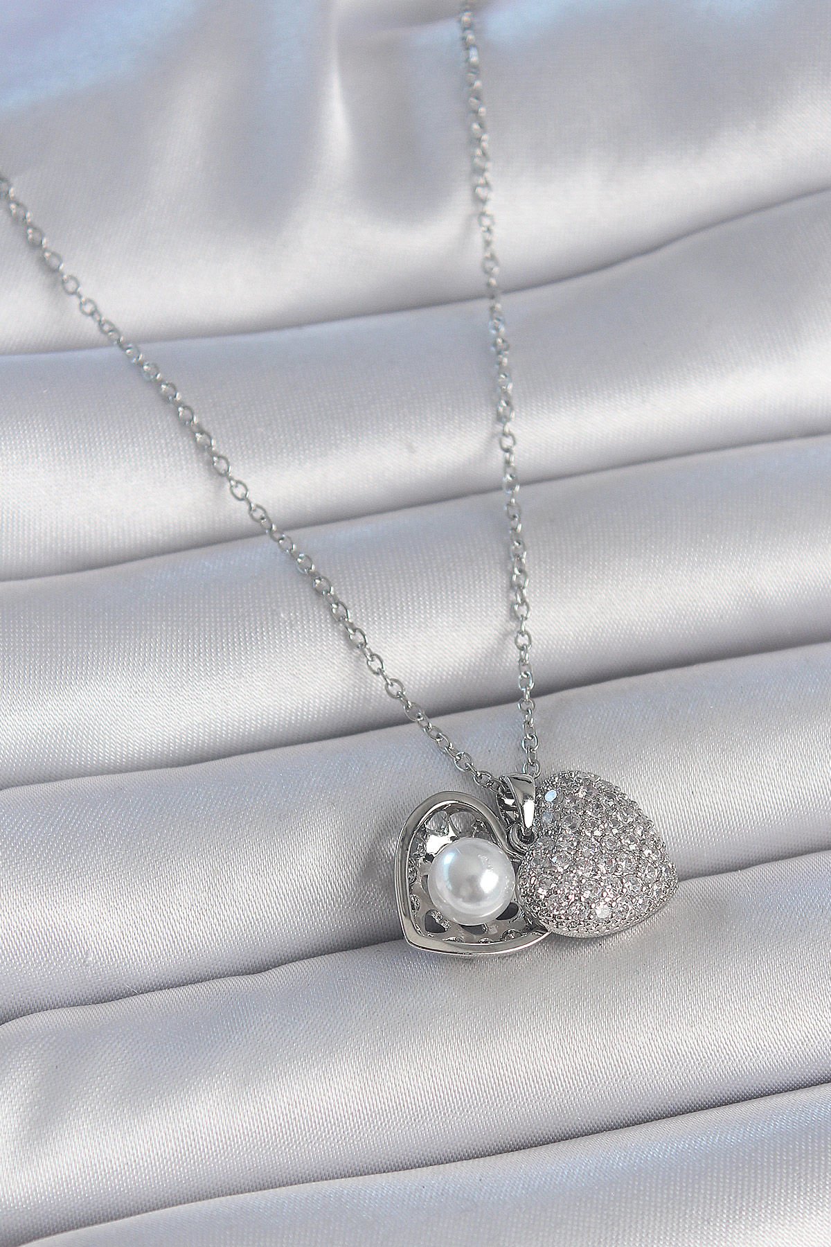 316L Çelik Gümüş Renk Zincir Zirkon Taşlı Açılır İncili Kalp Model Kadın Kolye