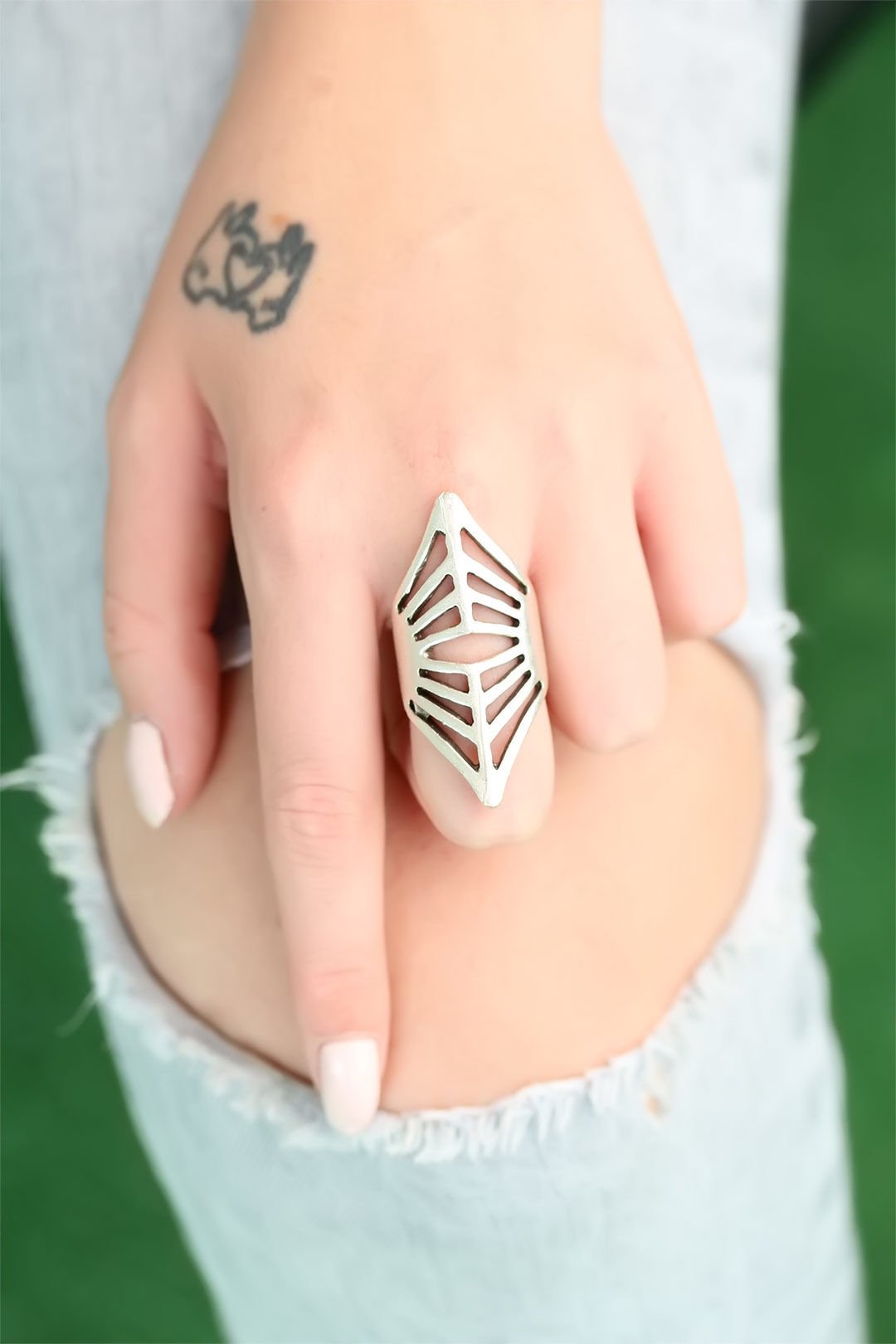 Metal Eskitme Gümüş Renk Otantik Ayarlamalı Bayan Yüzük