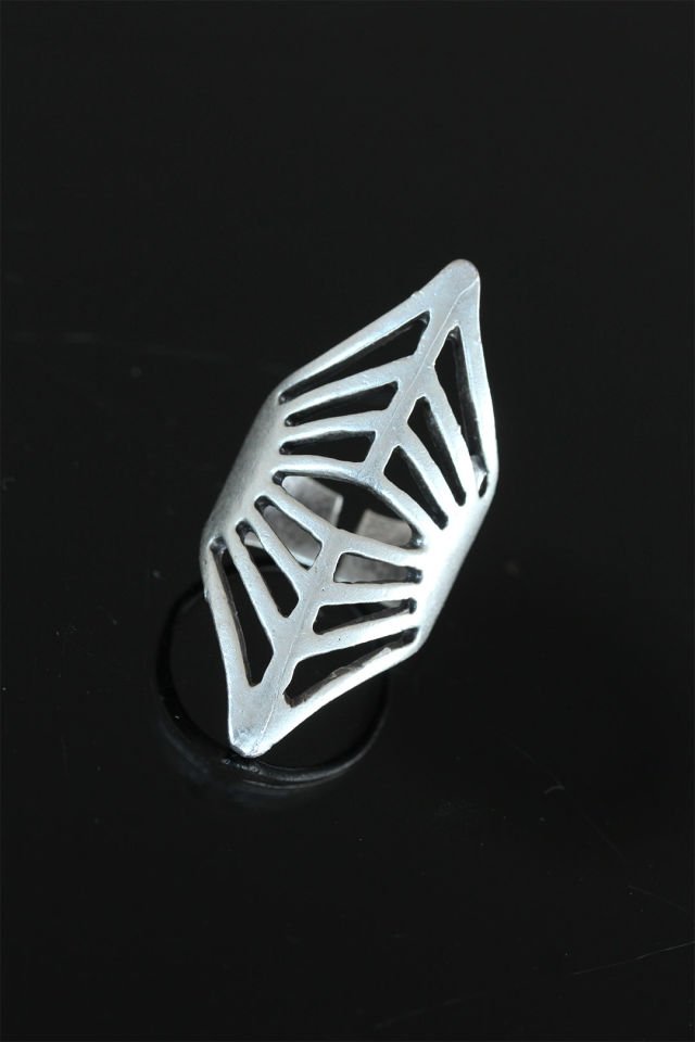 Metal Eskitme Gümüş Renk Otantik Ayarlamalı Bayan Yüzük