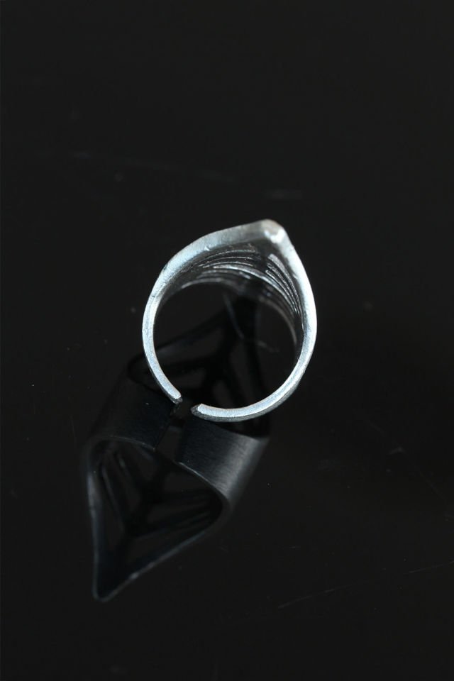 Metal Eskitme Gümüş Renk Otantik Ayarlamalı Bayan Yüzük