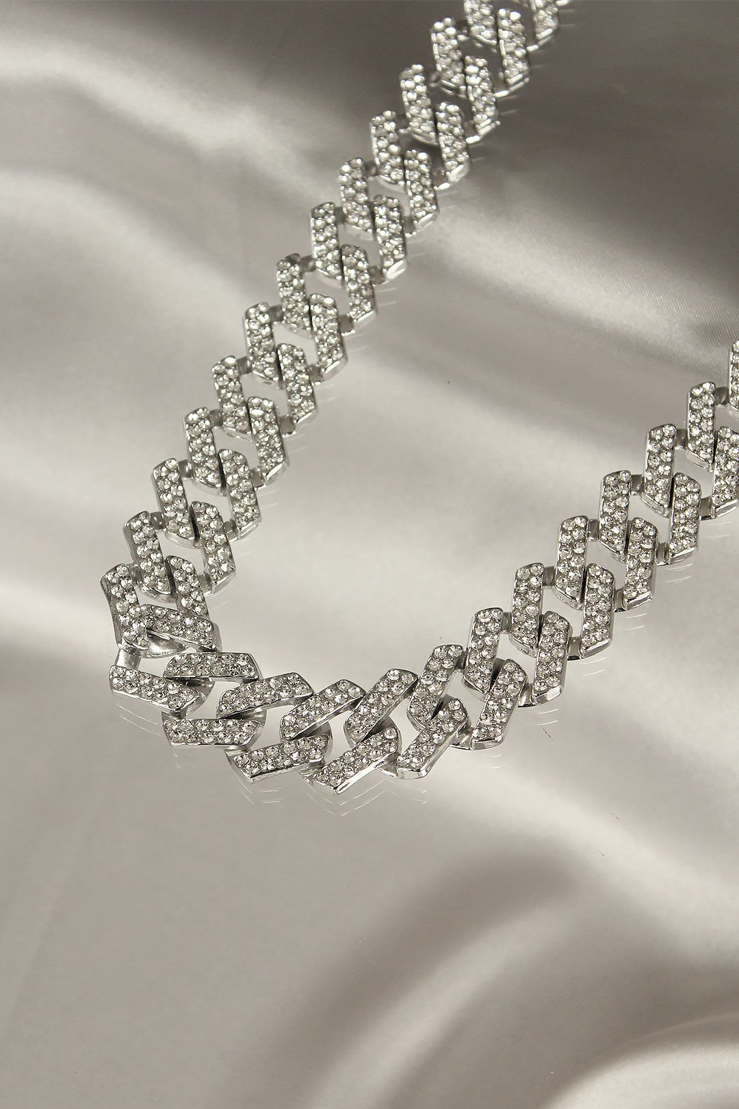 Yeni Sezon Zirkon Taşlı Şık Tasarımlı Kadın Çelik Kolye