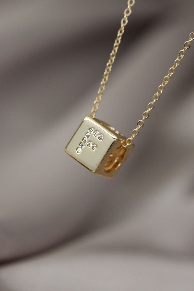 Küp Model Gold Renk Zirkon Taşlı F Harfli Kolye