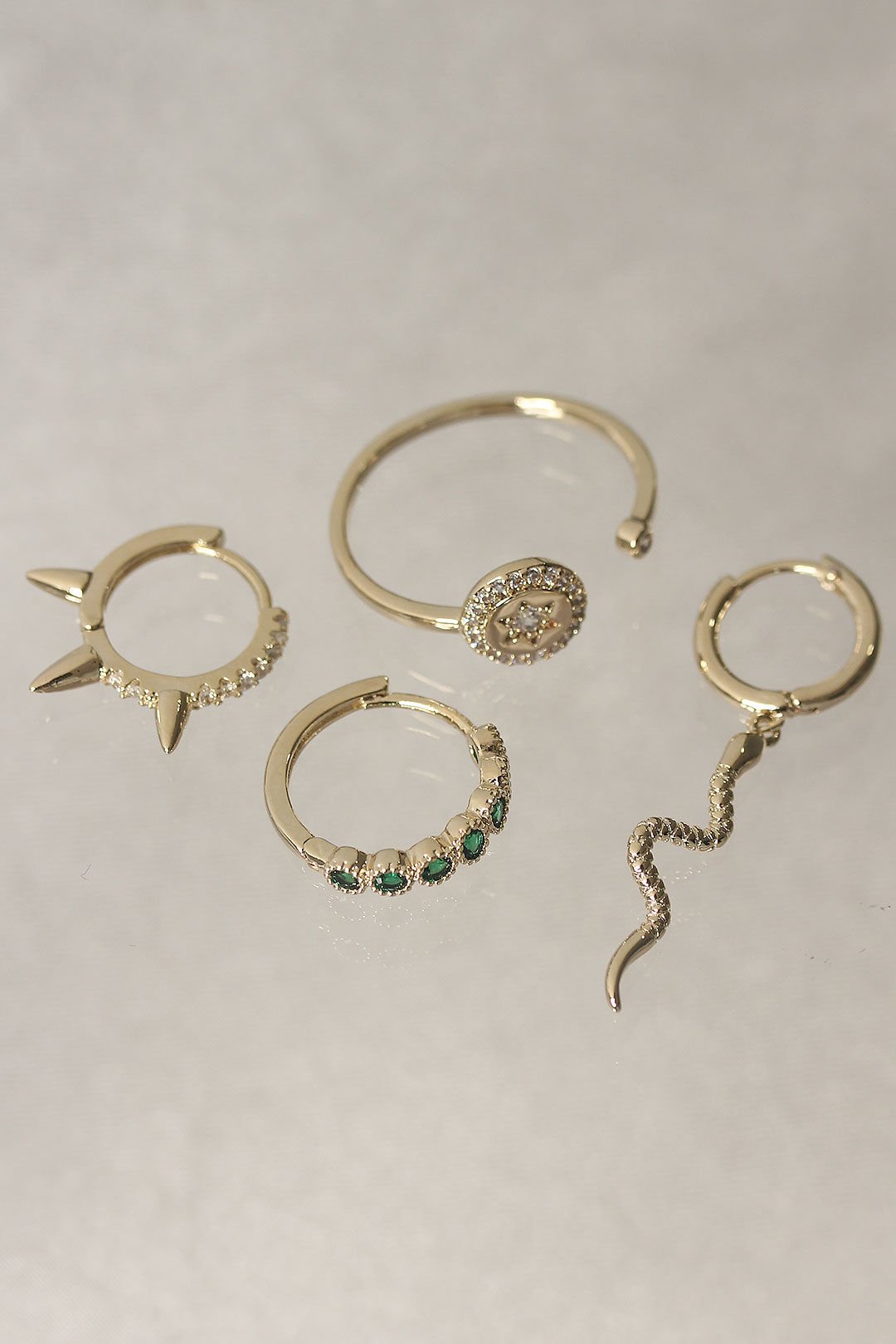 Yeşil Zirkon Taş Detaylı Yılan Model Küpe ve Yüzük Seti