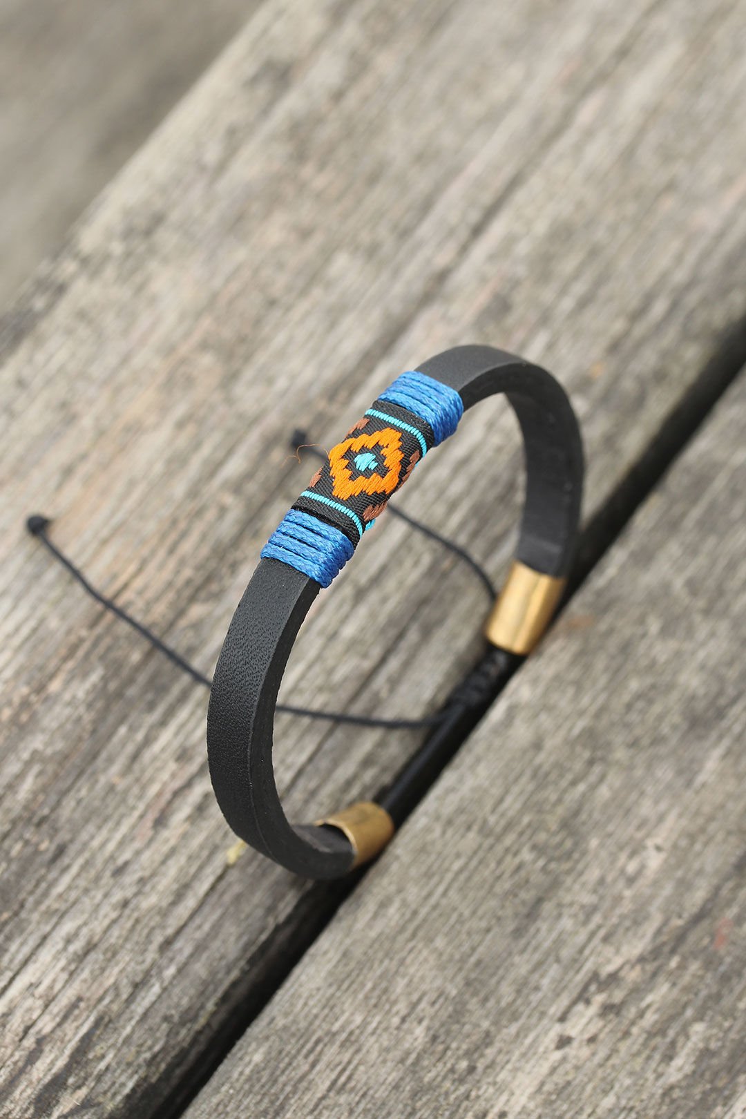 Mavi İpli Etnik Desenli Kadın Deri Bileklik