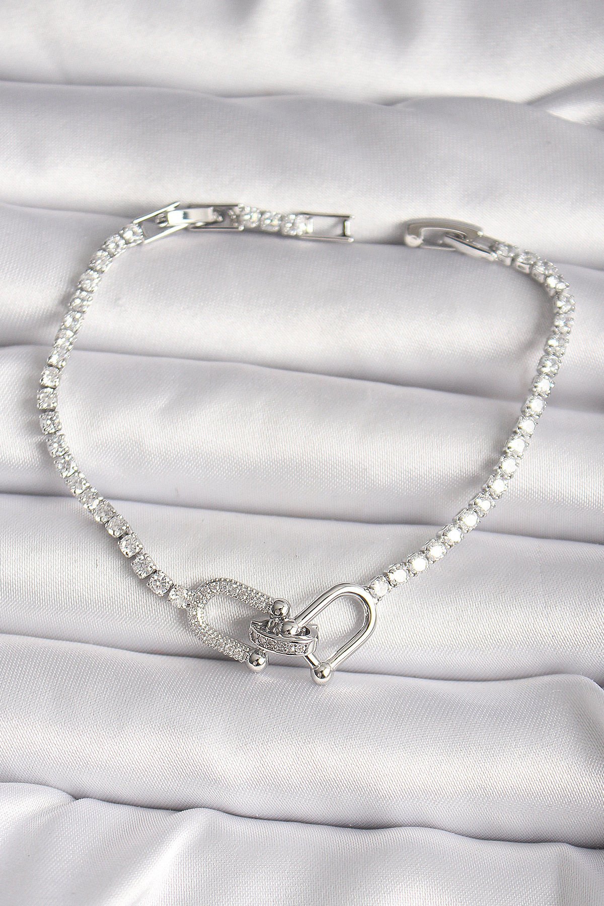 Pirinç Gümüş Renk Su Yolu Zirkon Taşlı Model Kadın Bileklik