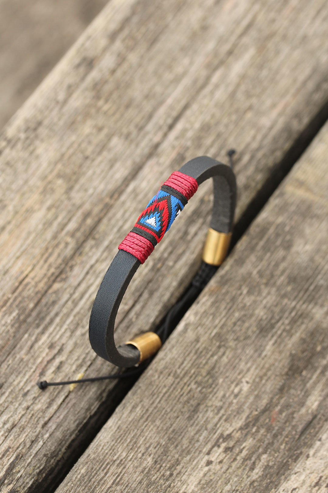 Bordo İpli Etnik Desenli Kadın Deri Bileklik