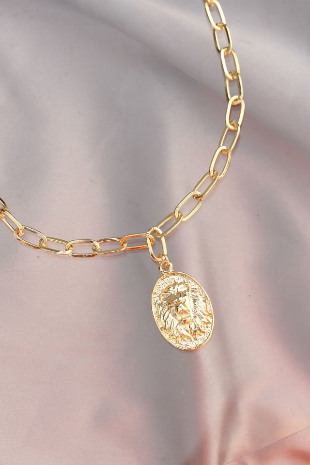 Aslan Figürlü Gold Metal Zincirli Kadın Kolye