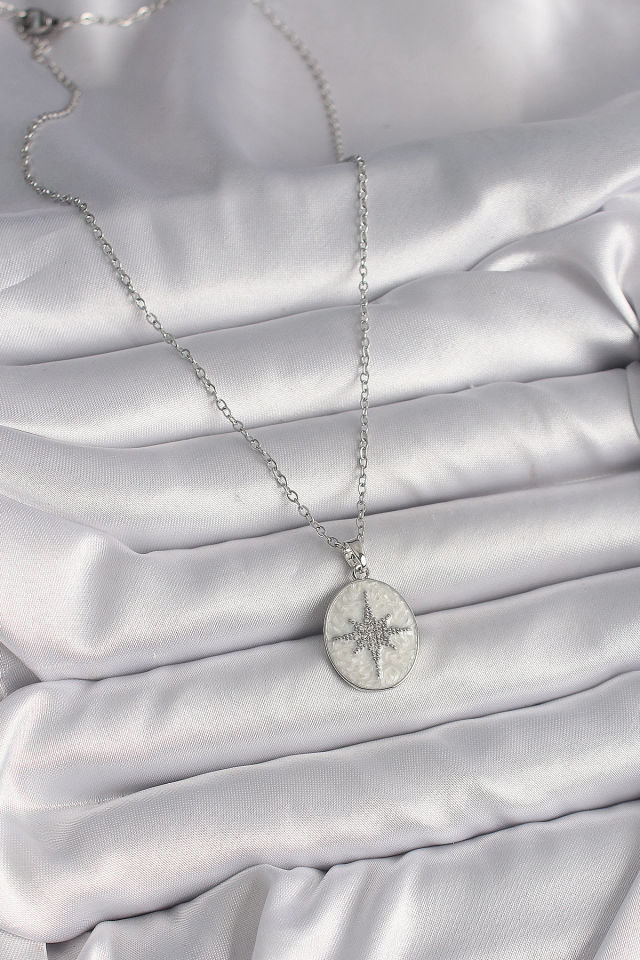 316L Çelik Gümüş Renk Zincir Beyaz Mineli Zirkon Taşlı Kutup Yıldız İşleme Kadın Kolye