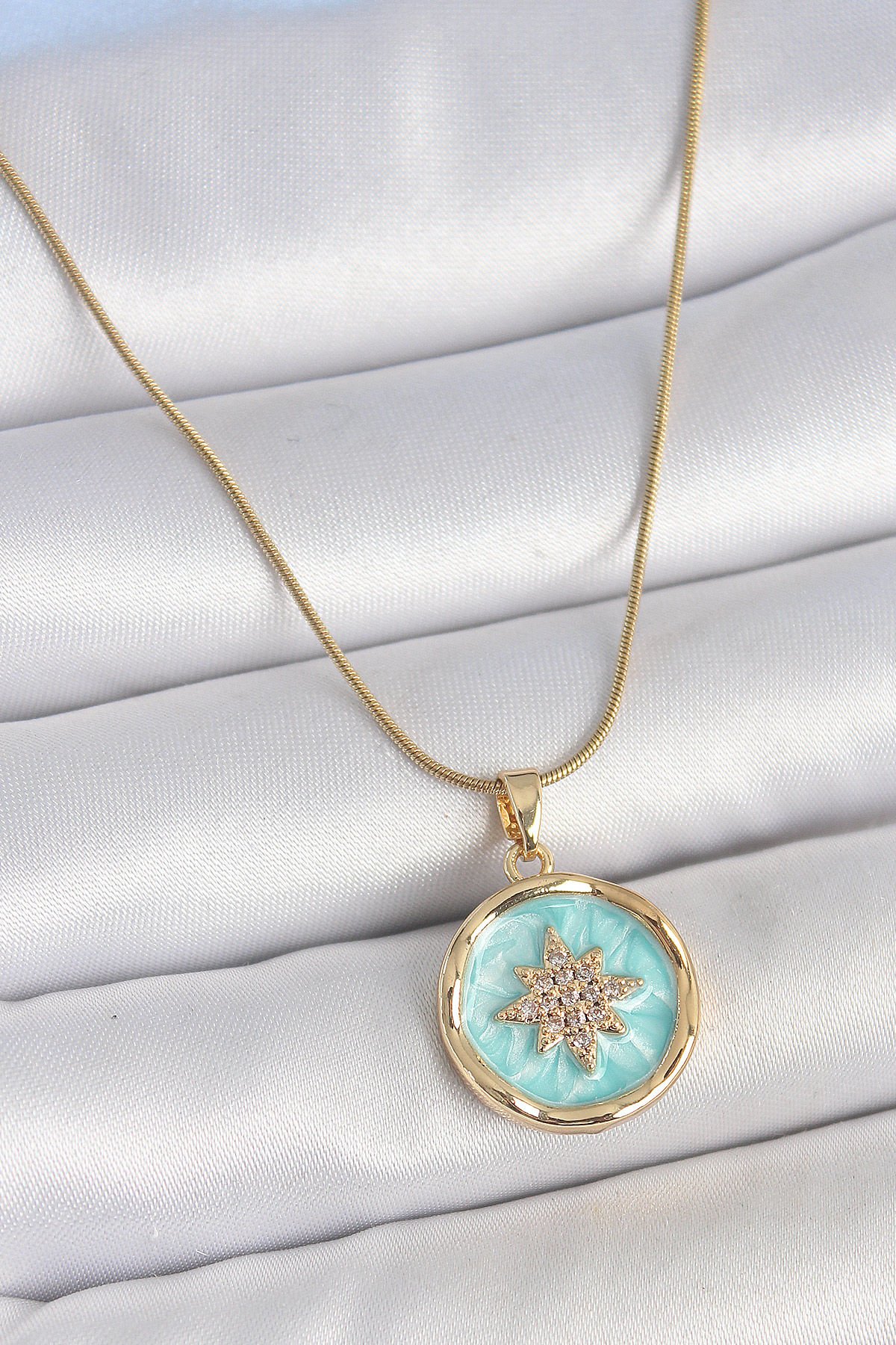 316L Çelik Gold Renk Zincir Mavi Mineli Zirkon Taşlı Kuzey Yıldız İşlemli Madalyon Model Kadın Kolye