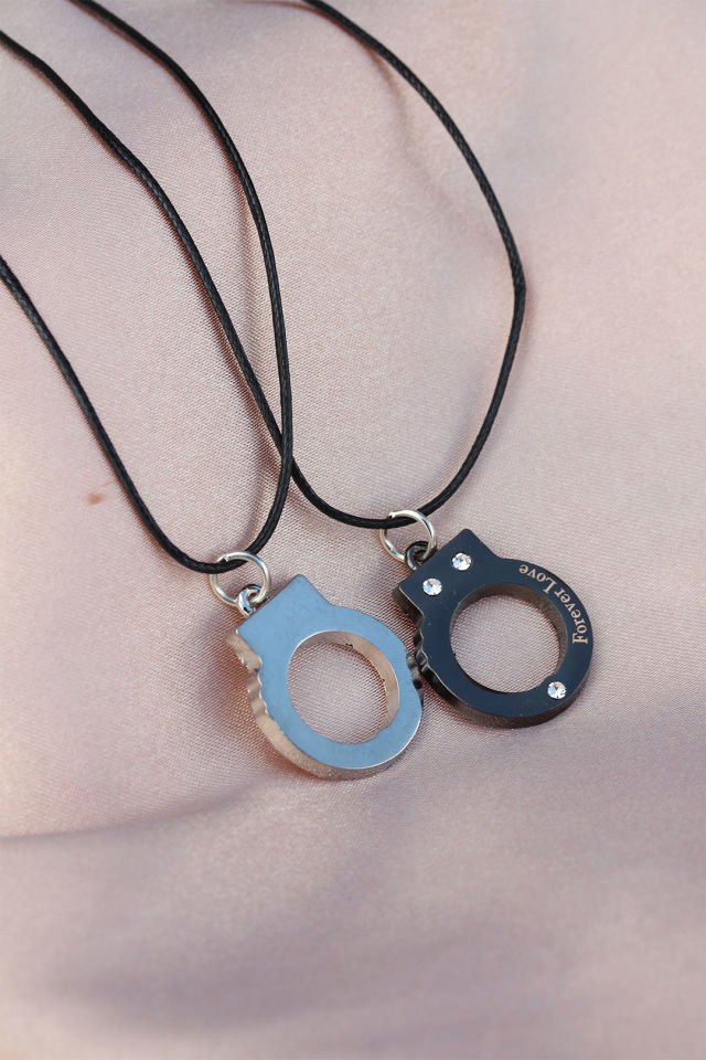 Kelepçe Tasarımlı Çift Kolyesi